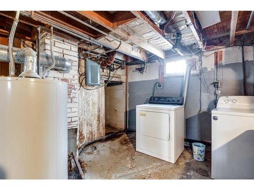 5213 50 Avenue, Ponoka, AB - Indoor Photo Showing Laundry Room