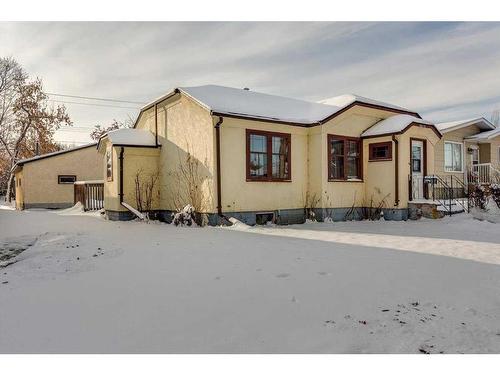 5213 50 Avenue, Ponoka, AB - Outdoor