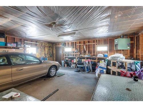 5213 50 Avenue, Ponoka, AB - Indoor Photo Showing Garage