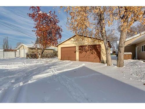 5213 50 Avenue, Ponoka, AB - Outdoor