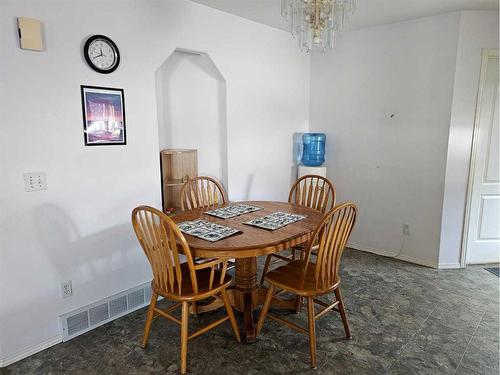 4619 55 Avenue, Lacombe, AB - Indoor Photo Showing Dining Room