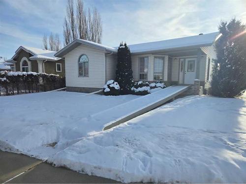 4619 55 Avenue, Lacombe, AB - Outdoor With Facade