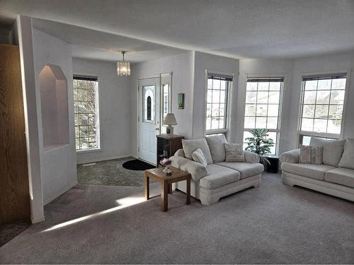 4619 55 Avenue, Lacombe, AB - Indoor Photo Showing Living Room