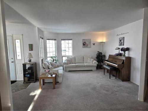 4619 55 Avenue, Lacombe, AB - Indoor Photo Showing Living Room