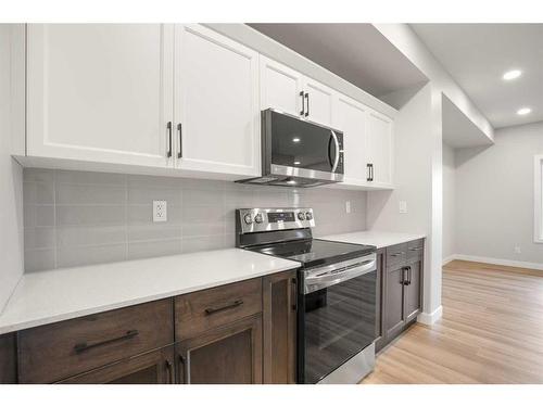 27 Gray Close, Sylvan Lake, AB - Indoor Photo Showing Kitchen