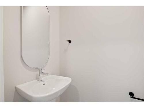 27 Gray Close, Sylvan Lake, AB - Indoor Photo Showing Bathroom