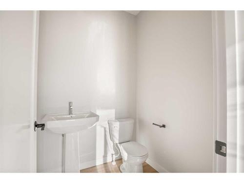 13 Gray Close, Sylvan Lake, AB - Indoor Photo Showing Bathroom