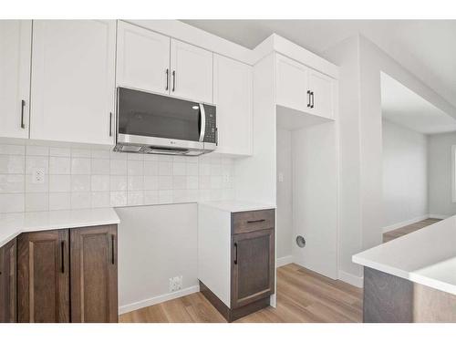 13 Gray Close, Sylvan Lake, AB - Indoor Photo Showing Kitchen