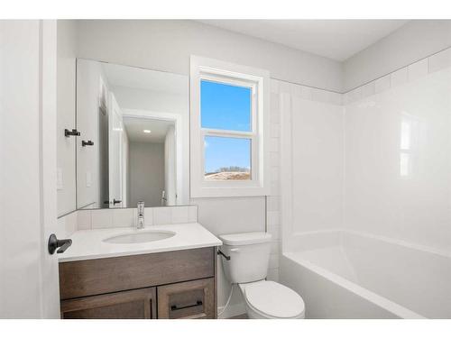 13 Gray Close, Sylvan Lake, AB - Indoor Photo Showing Bathroom