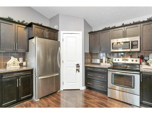 2 Coachman Way, Blackfalds, AB - Indoor Photo Showing Kitchen With Stainless Steel Kitchen