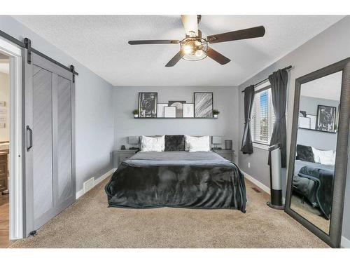 2 Coachman Way, Blackfalds, AB - Indoor Photo Showing Bedroom