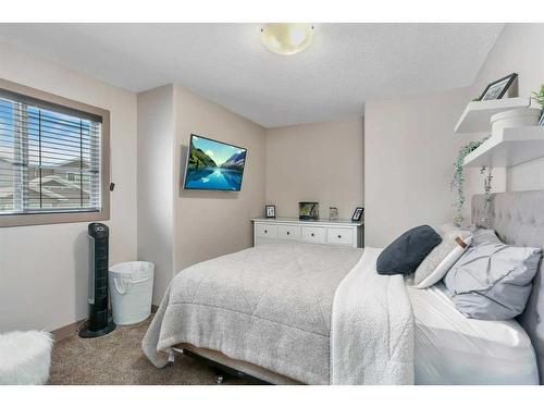 2 Coachman Way, Blackfalds, AB - Indoor Photo Showing Bedroom