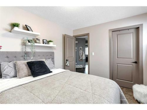 2 Coachman Way, Blackfalds, AB - Indoor Photo Showing Bedroom