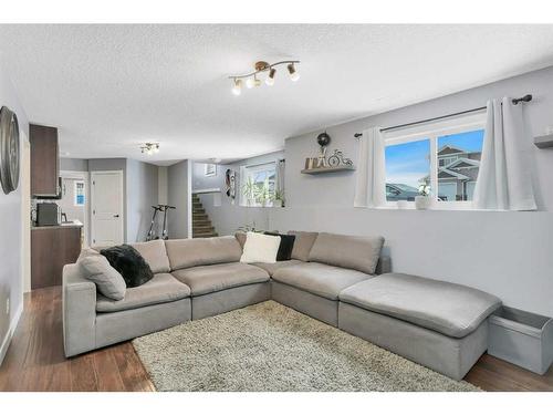 2 Coachman Way, Blackfalds, AB - Indoor Photo Showing Living Room