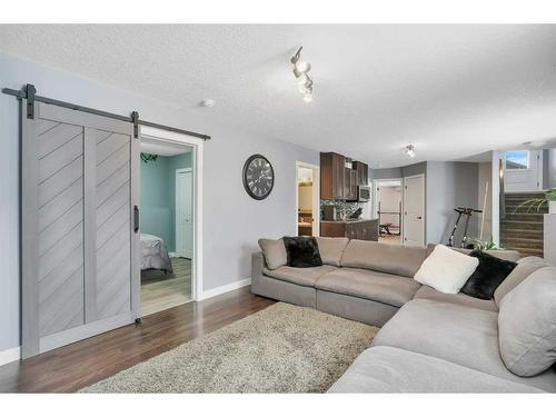 2 Coachman Way, Blackfalds, AB - Indoor Photo Showing Living Room