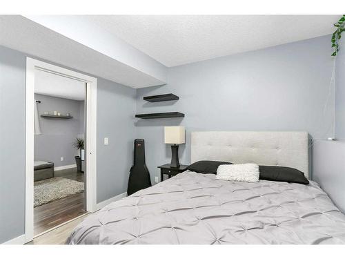 2 Coachman Way, Blackfalds, AB - Indoor Photo Showing Bedroom