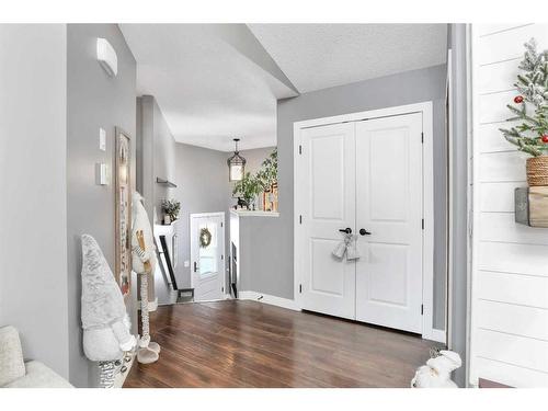 2 Coachman Way, Blackfalds, AB - Indoor Photo Showing Other Room