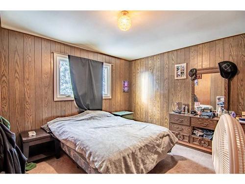 40303 Range Road 241, Rural Lacombe County, AB - Indoor Photo Showing Bedroom