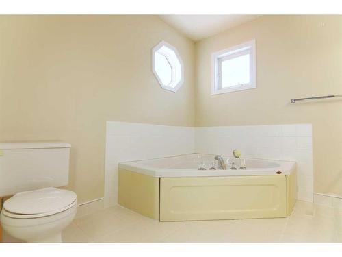 805-5220 50A Avenue, Sylvan Lake, AB - Indoor Photo Showing Bathroom