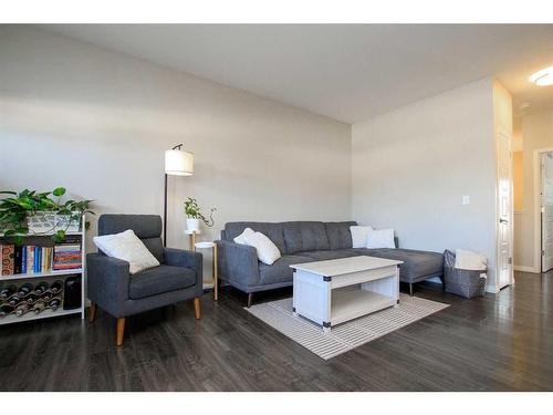 101 Crimson Court, Blackfalds, AB - Indoor Photo Showing Living Room