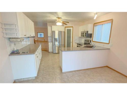 45 Kingston Drive, Red Deer, AB - Indoor Photo Showing Kitchen