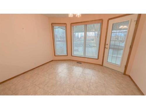 45 Kingston Drive, Red Deer, AB - Indoor Photo Showing Other Room