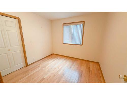 45 Kingston Drive, Red Deer, AB - Indoor Photo Showing Other Room