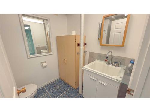 45 Kingston Drive, Red Deer, AB - Indoor Photo Showing Bathroom