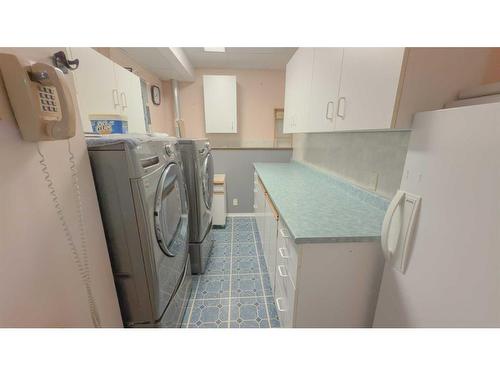 45 Kingston Drive, Red Deer, AB - Indoor Photo Showing Laundry Room