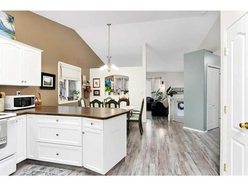 5321 58 Street, Lacombe, AB - Indoor Photo Showing Kitchen