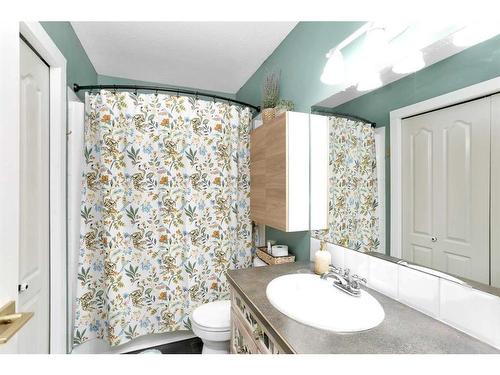 5321 58 Street, Lacombe, AB - Indoor Photo Showing Bathroom