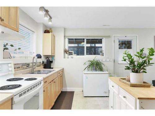 5321 58 Street, Lacombe, AB - Indoor Photo Showing Kitchen With Double Sink