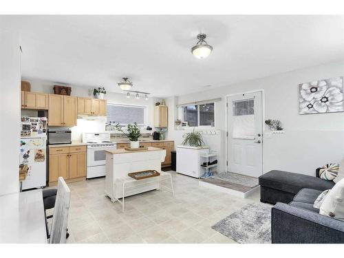 5321 58 Street, Lacombe, AB - Indoor Photo Showing Kitchen