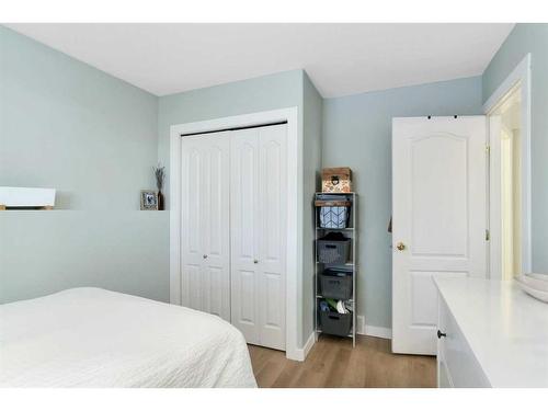 5321 58 Street, Lacombe, AB - Indoor Photo Showing Bedroom