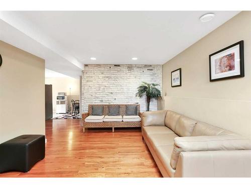 35 Oberg Court, Red Deer, AB - Indoor Photo Showing Living Room