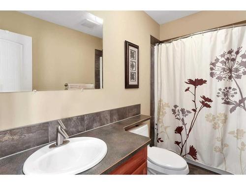 35 Oberg Court, Red Deer, AB - Indoor Photo Showing Bathroom