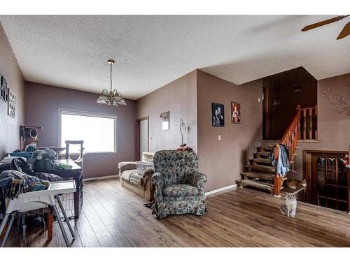 20-27380 Township Road 373, Rural Red Deer County, AB - Indoor Photo Showing Living Room