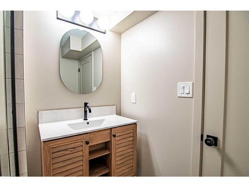 33 Munro Crescent, Red Deer, AB - Indoor Photo Showing Bathroom