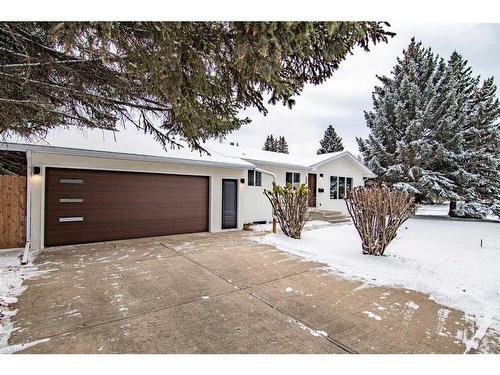 33 Munro Crescent, Red Deer, AB - Outdoor