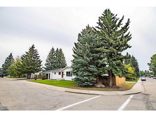 33 Munro Crescent, Red Deer, AB - Outdoor