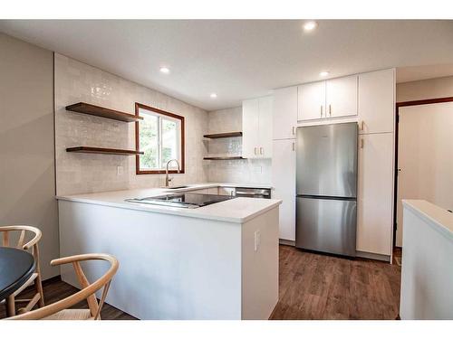 33 Munro Crescent, Red Deer, AB - Indoor Photo Showing Kitchen With Stainless Steel Kitchen