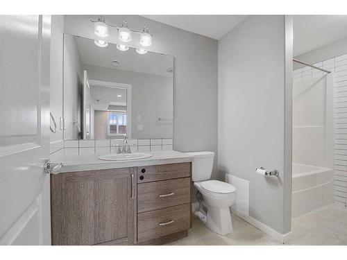 #103-44 Reid Court, Sylvan Lake, AB - Indoor Photo Showing Bathroom