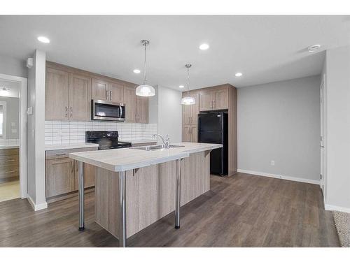 #103-44 Reid Court, Sylvan Lake, AB - Indoor Photo Showing Kitchen