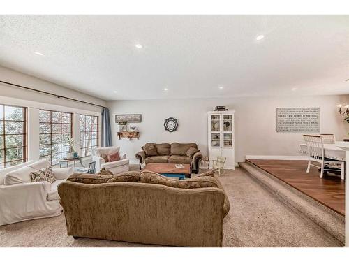 5213 42 Street, Ponoka, AB - Indoor Photo Showing Living Room