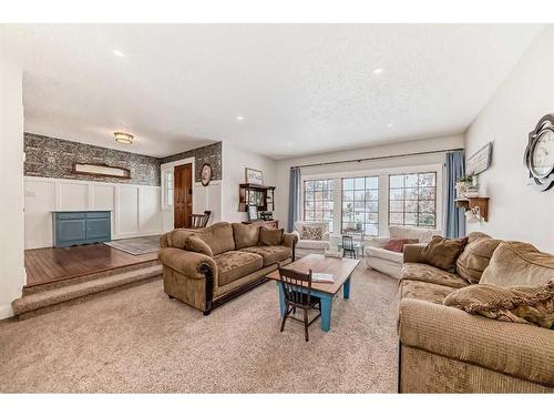 5213 42 Street, Ponoka, AB - Indoor Photo Showing Living Room