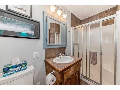 5213 42 Street, Ponoka, AB - Indoor Photo Showing Bathroom