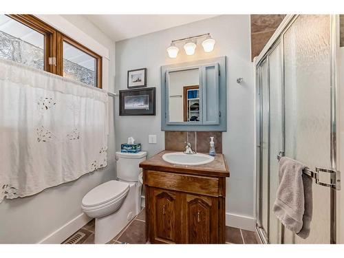 5213 42 Street, Ponoka, AB - Indoor Photo Showing Bathroom