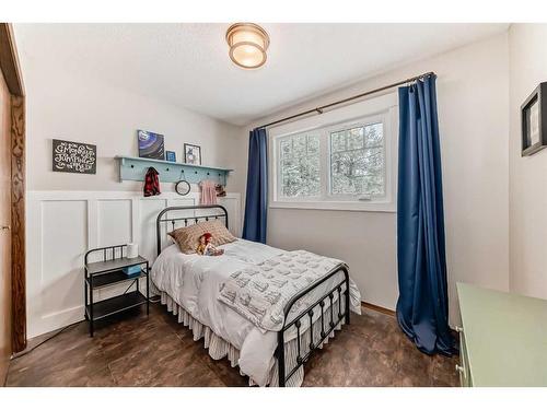 5213 42 Street, Ponoka, AB - Indoor Photo Showing Bedroom