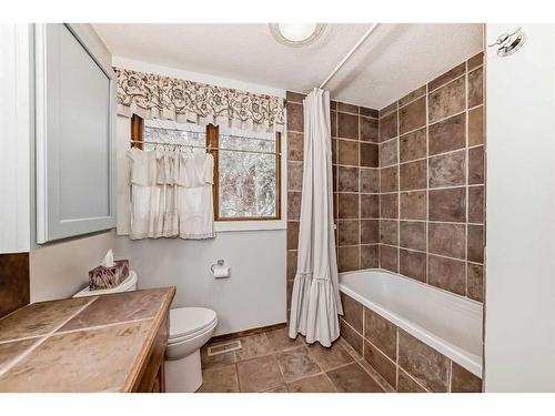 5213 42 Street, Ponoka, AB - Indoor Photo Showing Bathroom