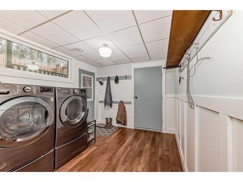 5213 42 Street, Ponoka, AB - Indoor Photo Showing Laundry Room